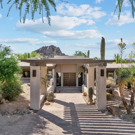 Vintage Classic Private Carefree Home