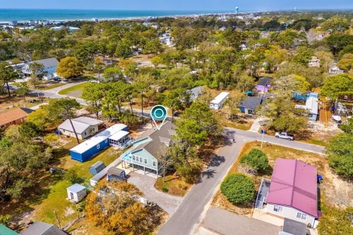 FULLY RENOVATED Oak Island Oasis: 1.5 blocks to beach. Pet & family friendly!