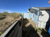 Cosy, traditional Norfolk cottage with option to book beach hut (seasonal)