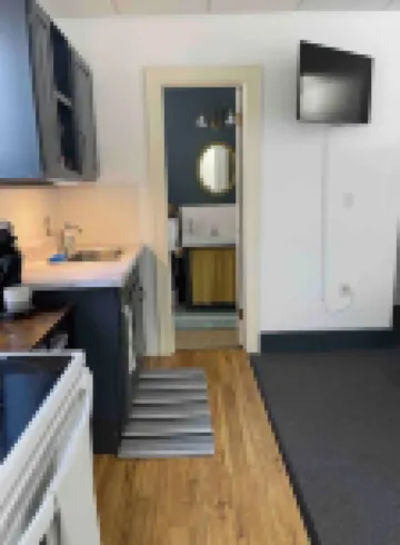 Cozy Studio 1/2 block to Church St & Shops-Pets