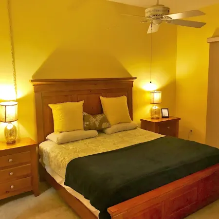 2B/2B 1400sf Siesta Key Townhouse With Parking Garage Across From Public Beach