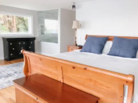 Luxury Waterfront Home with Private Dock & Hot Tub Hotels in Portsmouth