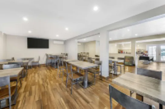 ベストウェスタン プラス オンタリオ エアポート & コンベンション センター オンタリオのホテル