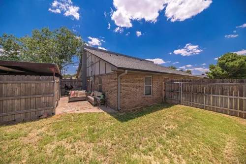 Right at Home-Uptown Place with gated yard and covered parking