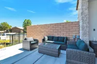 Majestic Lake Escape