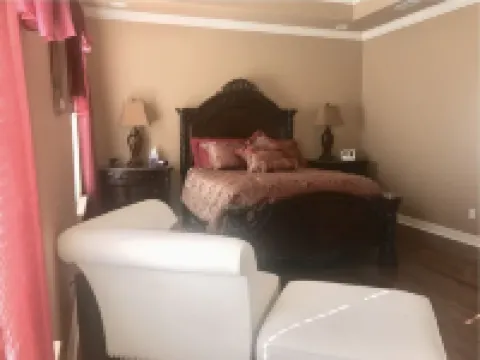 Looking for a fantastic home that is well-stocked? Look no further!