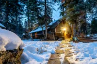 Secluded Cabin - Sturdy Metal Staircase in Pines 팀파노고스 케이브 국가기념물 주변 호텔