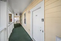 Spacious Condo with Golf Course and Pond Views - Charming Retreat 霍里縣住宿飯店