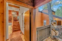 Cozy Living Space and Private Deck - Charming Modern-Rustic Retreat