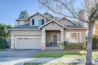 Scenic Hill Views and Fun Outdoor Amenities - Serene Family Haven