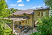 Secluded Haven - Hot Tub, WiFi, Views, Forested, Quiet