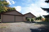 Gorgeous Hood Views and Cozy Comforts - Stunning Modern Cabin
