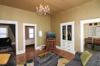 Vintage Charm and Spacious Outdoor Living - Inviting Historic Retreat Hotels in Mesa County