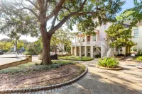 Cozy Atmosphere, Spacious Living and Outdoor Porch - Charming Haven Hoteles en North Charleston