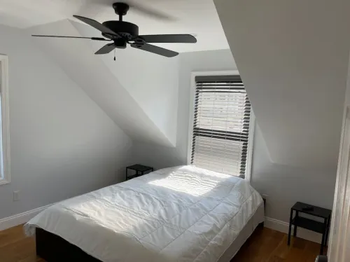 Queen Bed - Boston - RM 3 Hotels in Wakefield