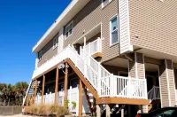 Stunning Ocean Views and Balcony Retreat - Charming Coastal Escape Hotels in der Nähe von Frank Butler County Park West