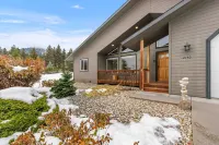 Cairn Cottage Hotels in Chelan County