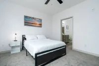 Private Patio and Fast WiFi for Business Travelers - Charming Oasis