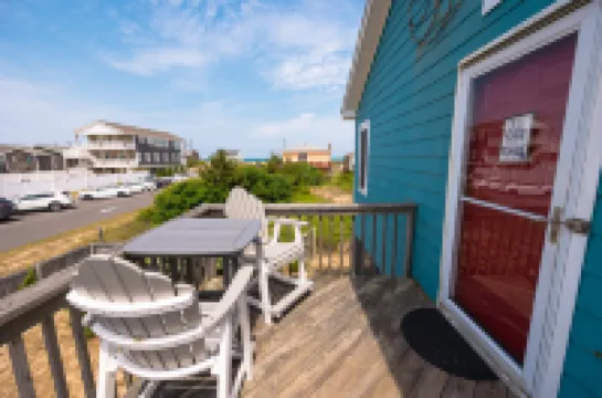 Direct Access and Stunning Ocean Views - Gorgeous Beach Cottage