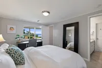 Stunning Water and Mountain Views with Hot Tub - Elegant Retreat