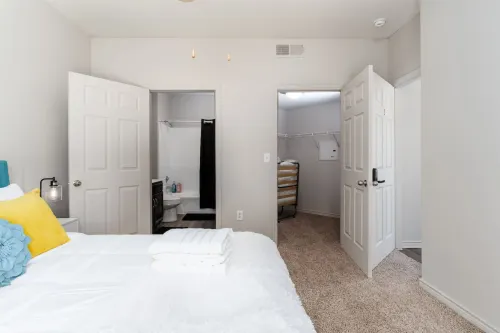 Stylish 2BR Farmers Branch Hotels in Farmers Branch