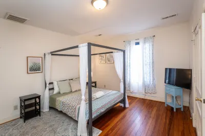 Charming Retreat - Walk to Wineries, Skyline Drive