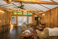 Kaleidoscope Cottage~$375 Free Activities Daily Hotels in Valley Hill