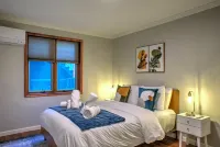 Game Room and Serene Mountain Views - Beautiful Spacious Retreat 조너선 크릭 호텔