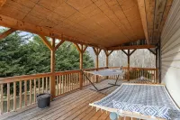 Private Hot Tub and Game Room Fun - Charming Cozy Retreat 클리어스프링 호텔