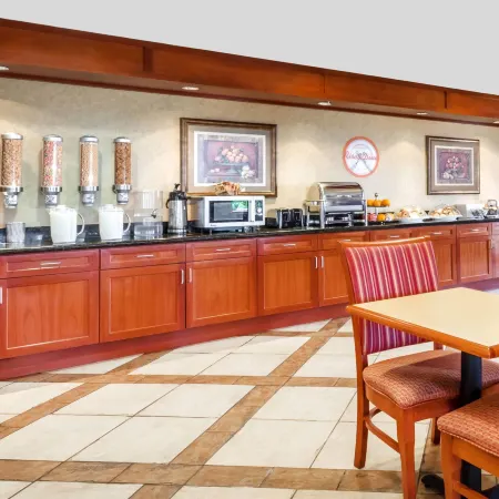 Howard Johnson by Wyndham Evansville East
