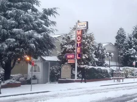 Blue Mountains Heritage Motel Отели в г. Катумба