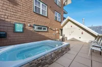 Private Balcony and Cozy Fireplace - Stunning Ski-in/Ski-Out Retreat Hotels in Snowshoe