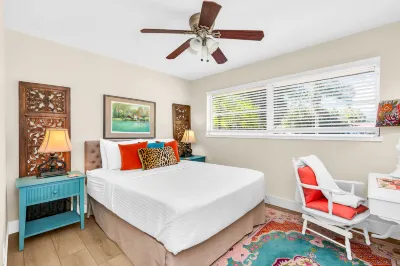 Tropical Mango Bungalow | Pool + Close to Beach! Hotels near New Macedonia Missionary Baptist