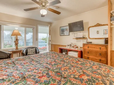 Ocean View Retreat - Lighthouse Paradise - Wifi, TV, Grill