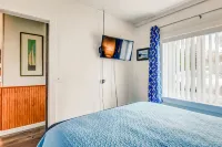 Tranquil Setting and Cozy Amenities - Charming Coastal Haven Hotels in Otter Rock