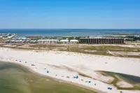 Direct Pool Access and Elegant Living Spaces - Luxurious Coastal Haven