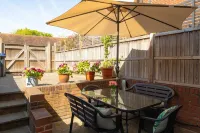 Eighty-Eight, Cathedral View with Private Parking & EV Charger