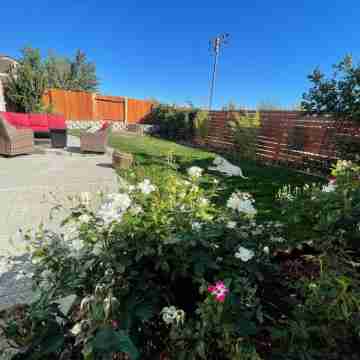 Family Retreat: 3 Kings, Hot Tub, Pets Welcome! Hotel Exterior