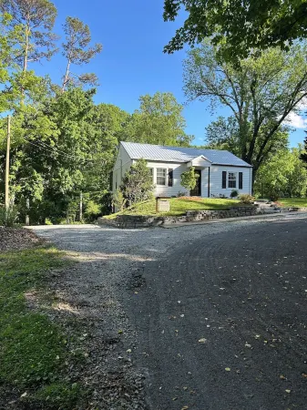 The Finch Cottage Charming 2-bedroom cottage  Historical District Mount Airy
