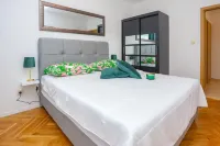 Apartment Vesna Near Beach with the Balcony
