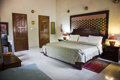 Four Villages Inn فنادق في 