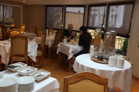 Maison Lutetia R Отели рядом с достопримечательностью «Музей творчества Нотр-Дам»