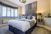 Luxury 3-bedroom Flat in Northwood