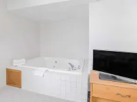 Super 8 by Wyndham Independence IA Hotels in Independence