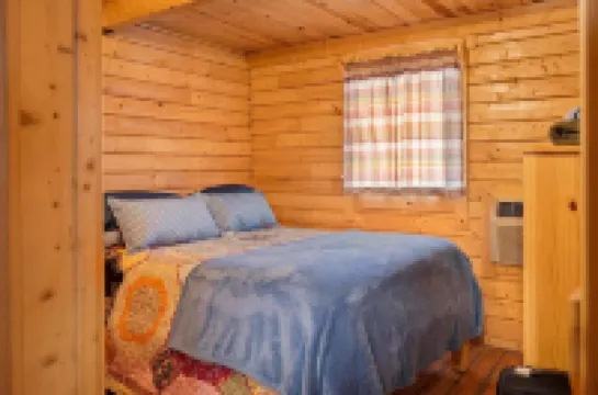 Amazing Getaway: Enjoy Our Cozy Log Cabins on the Chesapeake Bay! Hotels in North East