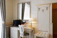 Nouvel Hotel des Bains Hotels near Cozza Amara