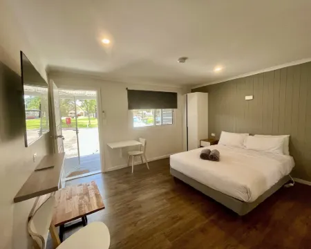 Young Caravan and Tourist Park Hotels in Young