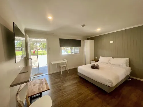 Young Caravan and Tourist Park Hotels in Young