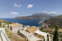 Trapela Limeni Luxury Suites - Ocean View
