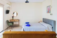 Follow the Sun Hotel Apartments - balcony